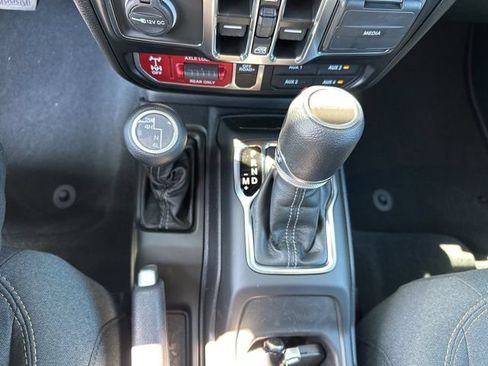 Used 2024 Jeep Gladiator Sport AWD/4WD image 22