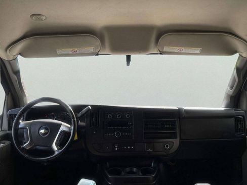 Used 2017 Chevrolet Express 2500 Extended RWD image 18