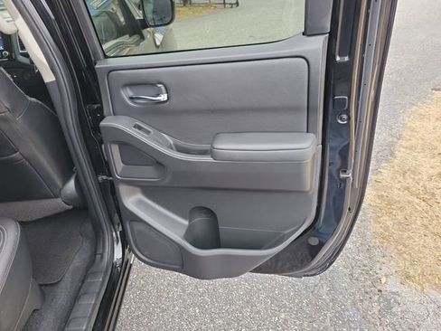 Used 2023 Nissan Frontier SV w/ SV Premium Package image 31