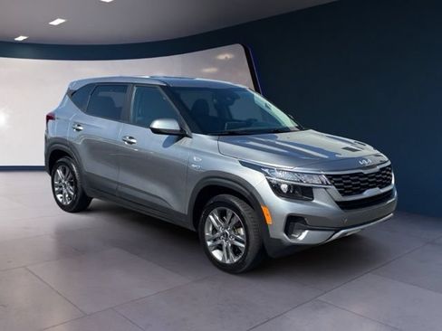 Used 2023 Kia Seltos LX AWD/4WD image 7