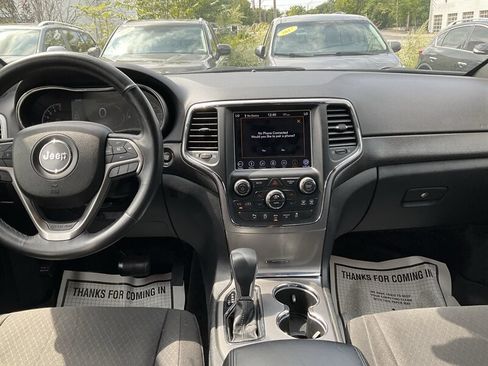Used 2018 Jeep Grand Cherokee Laredo AWD/4WD image 14
