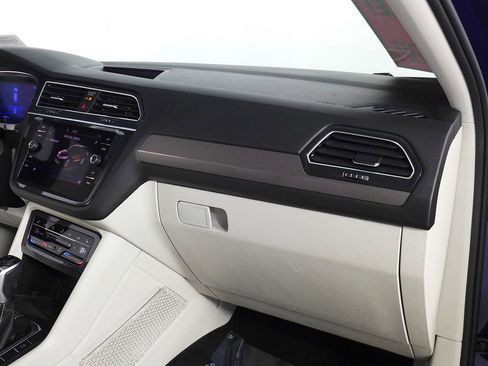 Used 2022 Volkswagen Tiguan SE image 12