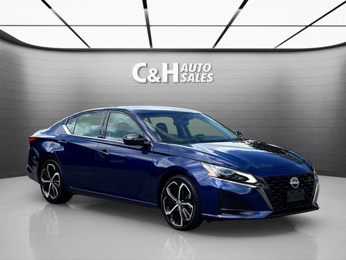 Used 2024 Nissan Altima 2.5 SR FWD image 3