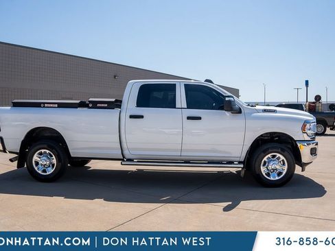 Used 2024 RAM 3500 Tradesman w/ Chrome Appearance Group AWD/4WD image 31