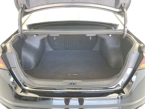 Used 2024 Nissan Altima 2.5 SR FWD image 11