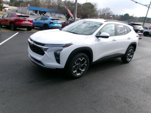 New 2026 Chevrolet Trax LT image 8