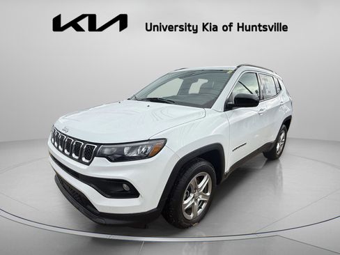 Used 2024 Jeep Compass Latitude image 3