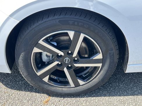 Used 2024 Nissan Sentra SV image 11