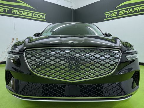 Used 2023 Genesis Electrified GV70 image 3