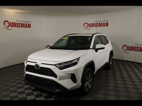 Used 2022 Toyota RAV4 XLE w/ Convenience Package AWD/4WD image 2