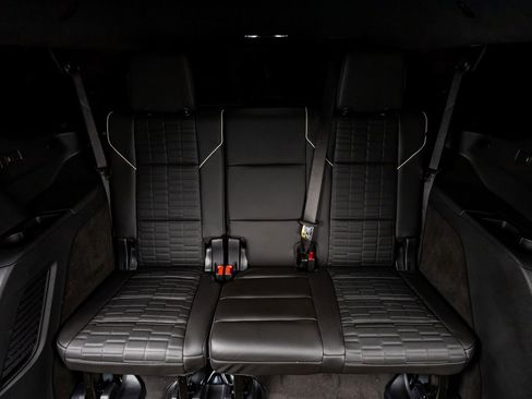 Used 2025 Cadillac Escalade V w/ LPO, ONYX Package image 33