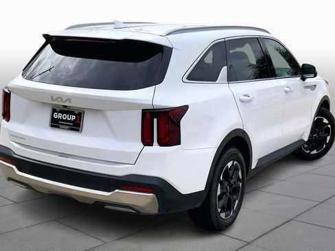 Used 2024 Kia Sorento S image 12