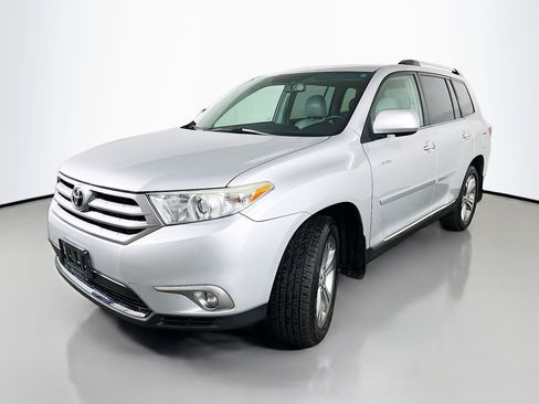 Used 2011 Toyota Highlander Limited w/ Tow Pkg AWD/4WD image 3