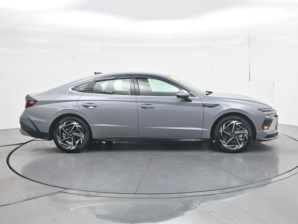 Used 2026 Hyundai Sonata SEL FWD image 4