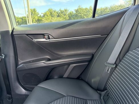 Used 2024 Toyota Camry SE image 14