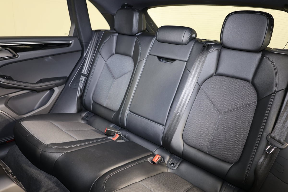 Used 2023 Porsche Macan AWD/4WD image 11