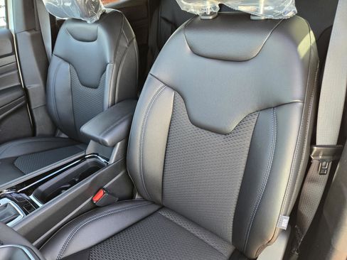 New 2026 Jeep Compass Latitude image 16