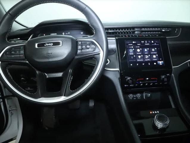 Used 2023 Jeep Grand Cherokee Laredo AWD/4WD image 29