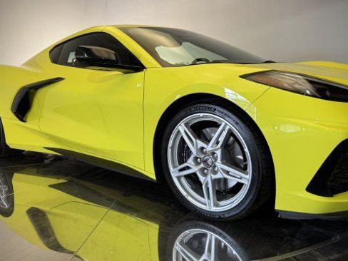 Used 2024 Chevrolet Corvette Stingray Premium Cpe w/ Z51 Performance Package RWD image 19
