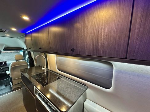 Used 2024 Mercedes-Benz Sprinter 3500 image 44