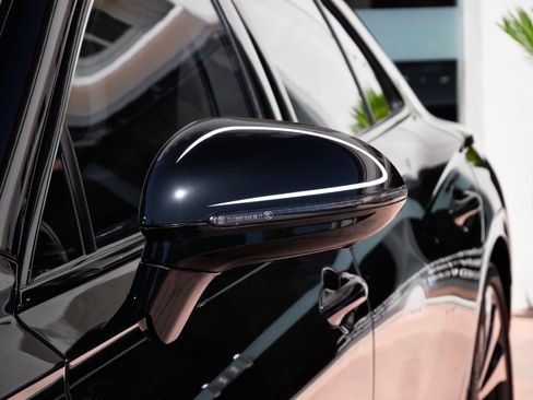 Used 2022 Bentley Flying Spur Plug-In Hybrid AWD/4WD image 16