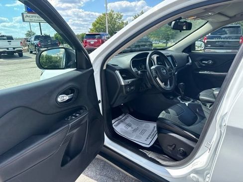 Used 2014 Jeep Cherokee Trailhawk w/ Leather Interior Group AWD/4WD image 23