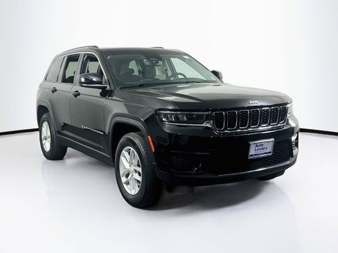 Used 2023 Jeep Grand Cherokee Laredo w/ Luxury Tech Group I AWD/4WD image 3