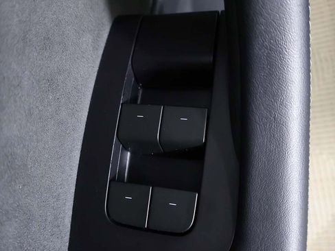 Used 2023 Tesla Model 3 Standard Range image 37