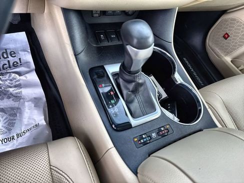 Used 2019 Toyota Highlander Limited Platinum image 28