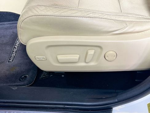 Used 2014 Toyota Highlander Limited image 15