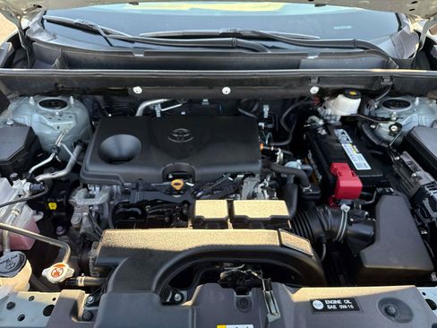 Used 2021 Toyota RAV4 XLE Premium FWD image 9