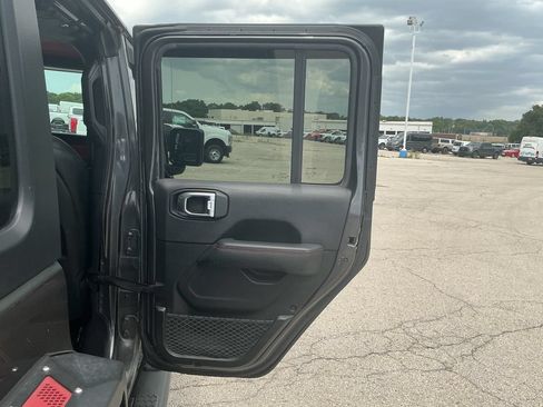 Used 2018 Jeep Wrangler Unlimited Rubicon AWD/4WD image 14