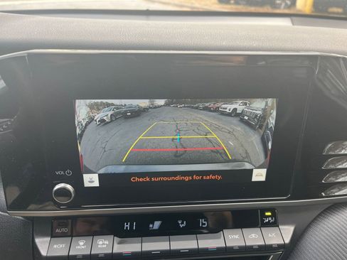 Used 2025 Toyota Camry SE image 17