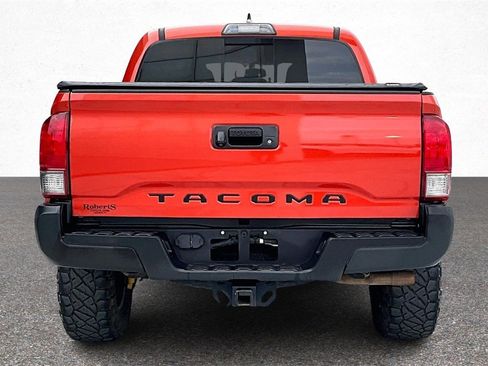 Used 2017 Toyota Tacoma TRD Off-Road image 5