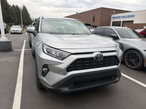 Used 2019 Toyota RAV4 XLE image 5