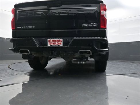 Used 2022 Chevrolet Silverado 1500 High Country w/ Technology Package image 32