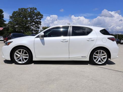 Used 2016 Lexus CT 200h w/ Seat Comfort Package FWD image 3
