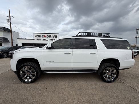 Used 2018 GMC Yukon XL SLT image 3