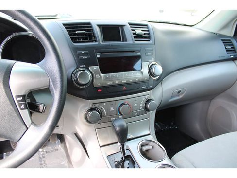 Used 2012 Toyota Highlander 4WD w/ Tech Pkg image 22