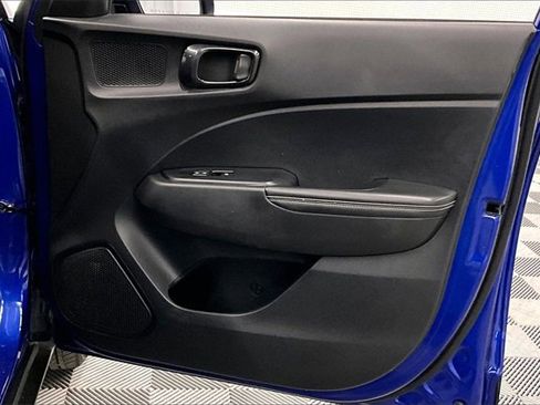 Used 2024 Hyundai Venue Limited image 18