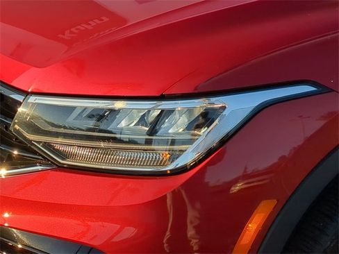 Certified 2024 Volkswagen Tiguan SE R-Line image 7