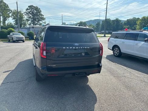 Used 2025 Ford Expedition Max Active AWD/4WD image 9
