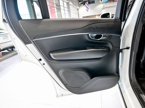 Used 2020 Volvo XC90 T5 Momentum w/ Protection Package Premier AWD/4WD image 19