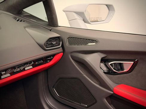 Used 2024 Lamborghini Huracan EVO image 43