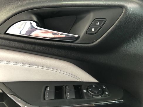 Used 2025 Chevrolet Trax LT w/ Driver Confidence Package FWD image 34