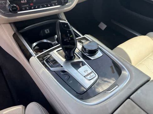 Used 2017 BMW 740i RWD image 18