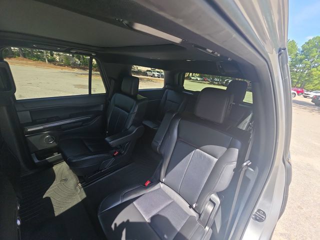 Used 2020 Ford Expedition XLT w/ Equipment Group 202A AWD/4WD image 23
