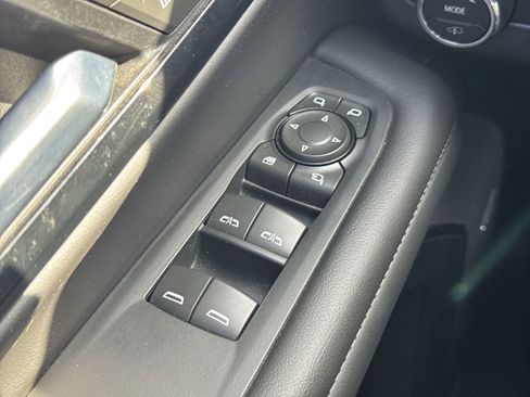 Used 2025 Chevrolet Suburban Z71 w/ Z71 Off-Road Package image 15