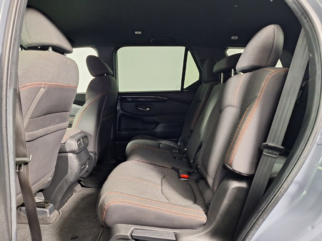 Used 2024 Honda Pilot Sport image 11