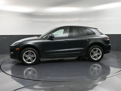 Certified 2025 Porsche Macan AWD/4WD image 2